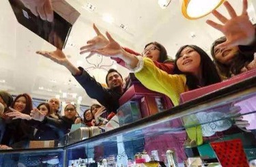 大鸡巴插女人屄视频中国人依然爱赴日旅游 消费已由爆买转向网购